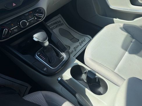 Used 2022 Kia Soul LX w/ Technology Package FWD image 18