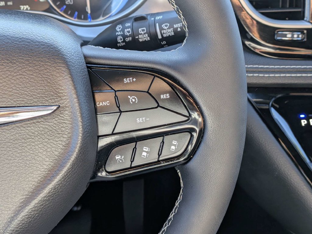Used 2026 Chrysler Pacifica Select w/ S Appearance Package FWD image 24