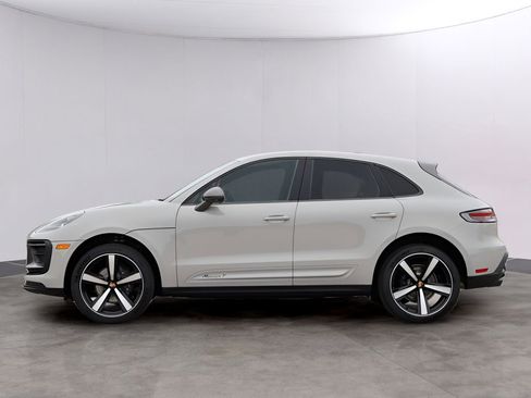 New 2026 Porsche Macan image 2