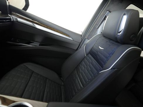 Used 2026 Cadillac Escalade Platinum Sport w/ LPO, ONYX Package AWD/4WD image 41