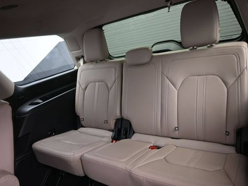 Used 2023 Ford Expedition Limited RWD image 15