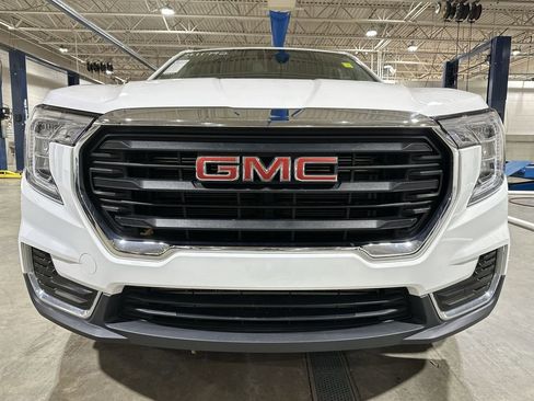 Used 2024 GMC Terrain SLE image 25
