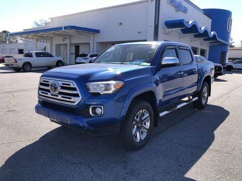 Used 2018 Toyota Tacoma Limited image 4