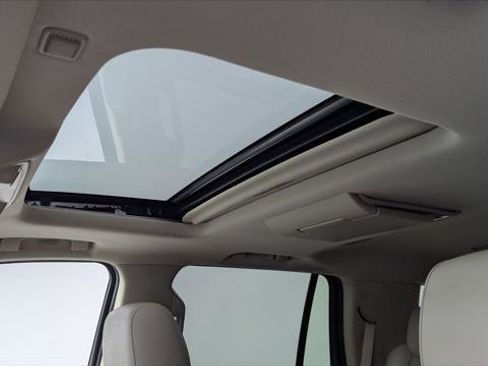 Used 2016 Cadillac Escalade Premium image 32