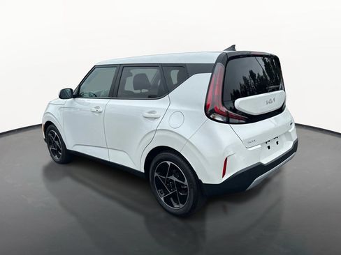 Used 2023 Kia Soul EX FWD image 5
