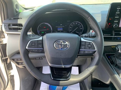 Used 2021 Toyota Sienna Limited AWD/4WD image 26