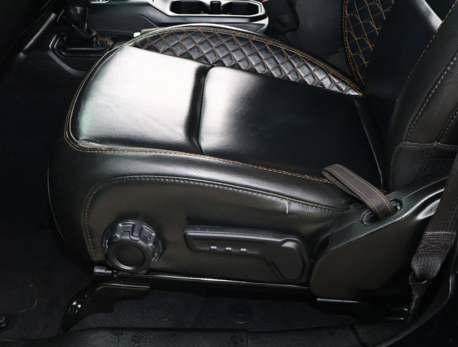Used 2022 Jeep Wrangler Unlimited Sahara AWD/4WD image 13