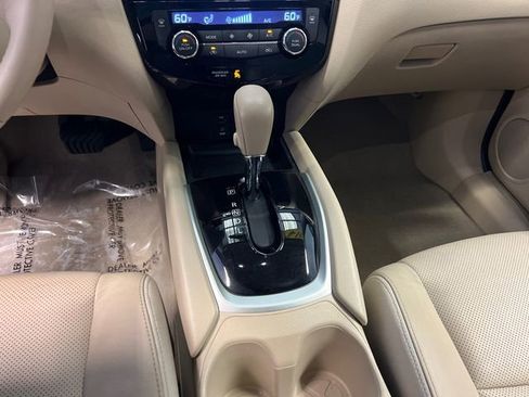 Used 2014 Nissan Rogue SL w/ SL Premium Package FWD image 29