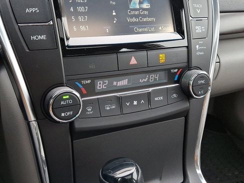 Used 2015 Toyota Camry XLE image 17