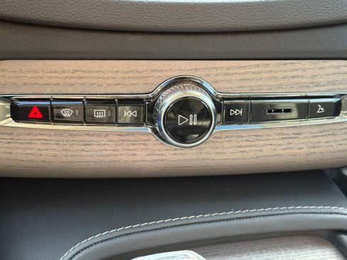 Used 2025 Volvo XC90 B6 Ultra w/ Protection Package image 38
