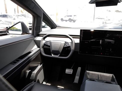 Used 2025 Tesla Cybertruck AWD Crew Cab image 9