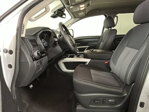Used 2022 Nissan Titan SV w/ SV Convenience Package AWD/4WD image 11