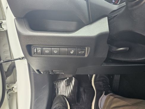 Used 2021 Toyota RAV4 XLE w/ Convenience Package image 25