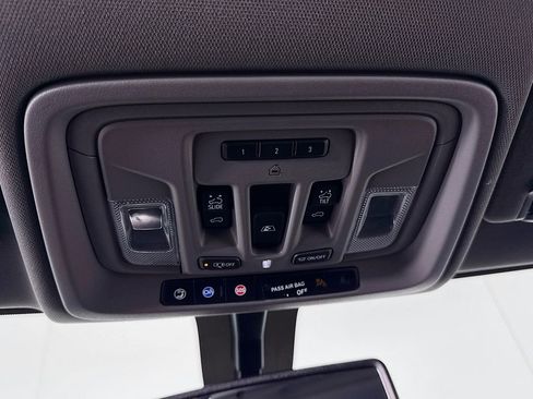 Used 2021 Chevrolet Silverado 2500 LTZ w/ LTZ Convenience Package image 16