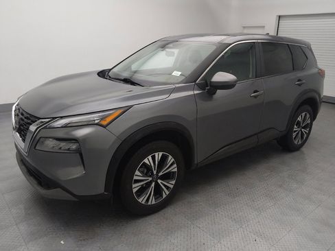Used 2023 Nissan Rogue SV image 2
