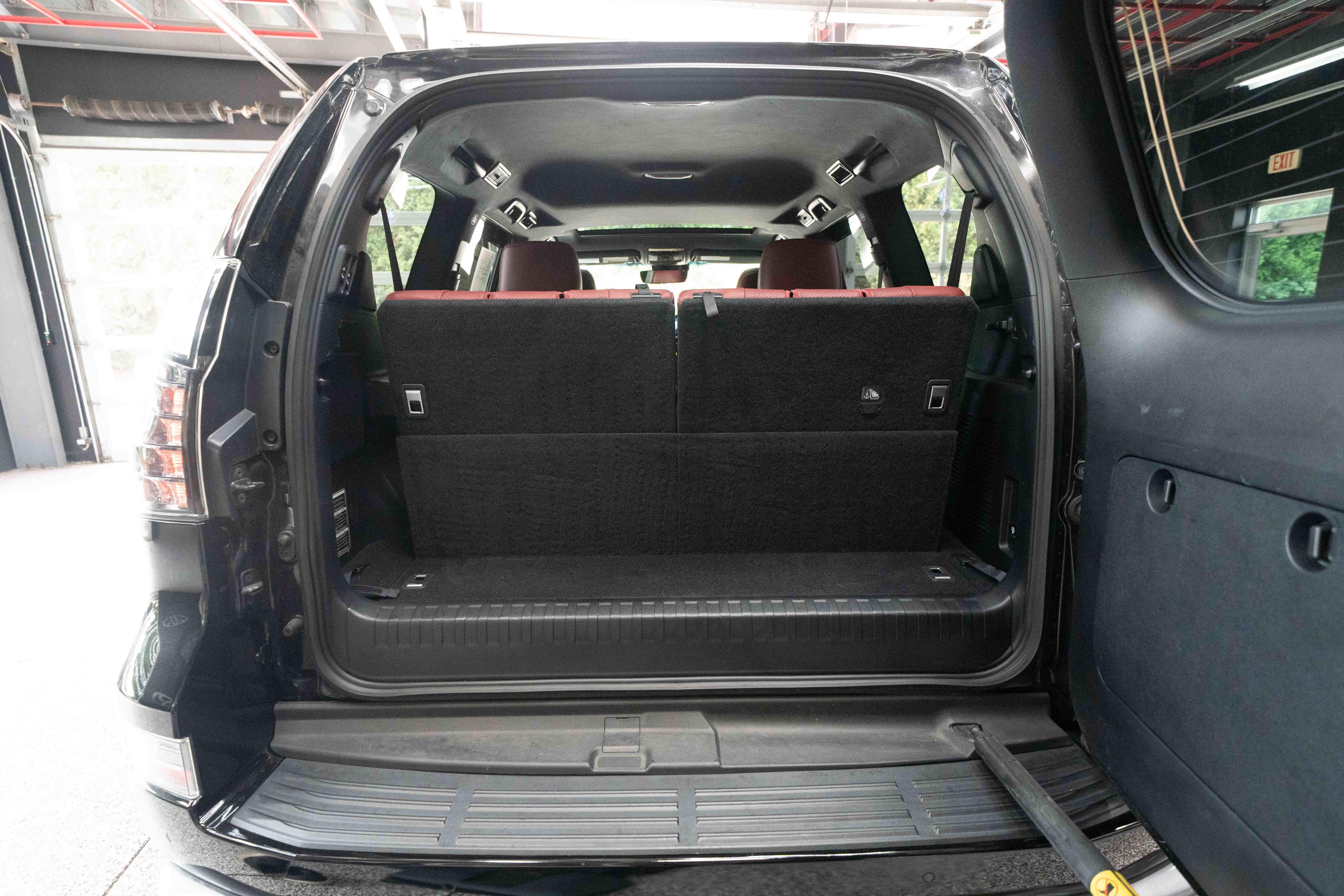 Used 2023 Lexus GX 460 Luxury w/ Sport Design Package AWD/4WD image 28