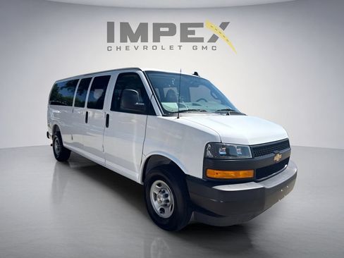 Used 2025 Chevrolet Express 3500 LS RWD image 7