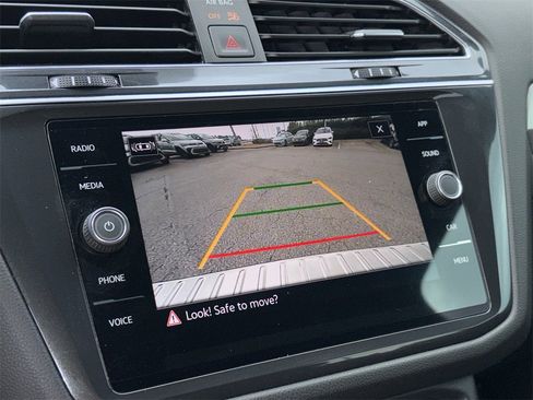 Used 2023 Volkswagen Tiguan SE R-Line image 7