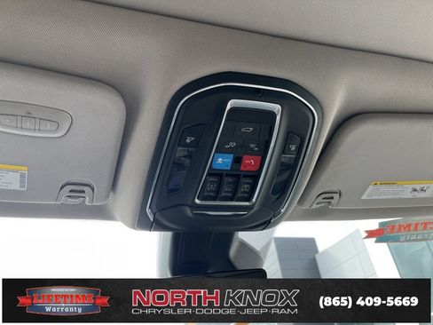 Used 2023 Jeep Wagoneer L Series II w/ Premium Group I image 11