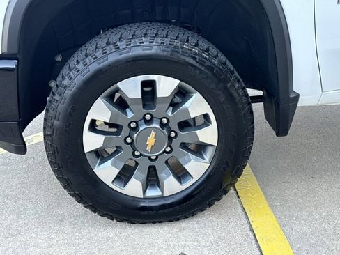 Used 2025 Chevrolet Silverado 2500 Custom w/ Custom Convenience Package image 12