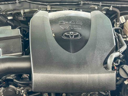 Used 2018 Toyota Tacoma TRD Sport w/ Technology Package RWD image 26