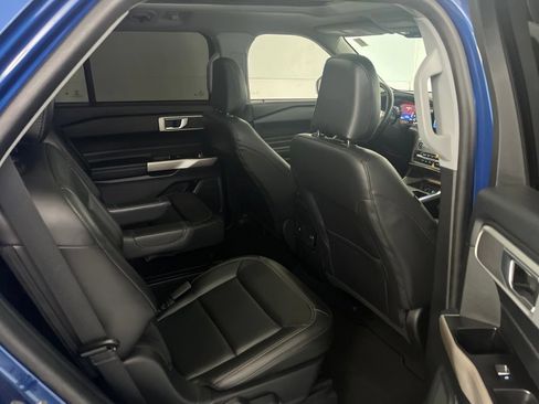 Used 2023 Ford Explorer XLT w/ Equipment Group 202A AWD/4WD image 22