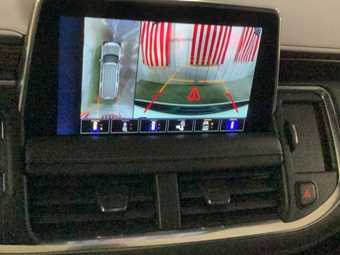 Used 2022 Chevrolet Suburban High Country image 16