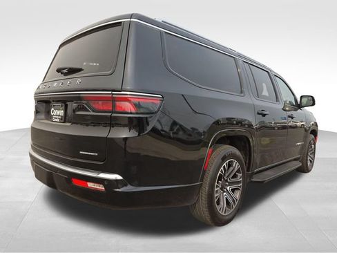 Used 2024 Jeep Wagoneer L Series II w/ Flexible Seating Group AWD/4WD image 15