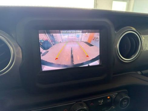 Used 2020 Jeep Wrangler Unlimited Sahara AWD/4WD image 2