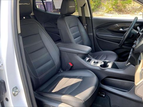 Used 2024 GMC Terrain Denali w/ Denali Premium Package AWD/4WD image 7