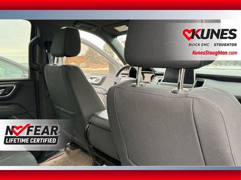 Used 2021 GMC Yukon SLE image 19