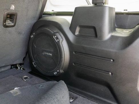 Used 2023 Jeep Wrangler Unlimited Rubicon w/ Cold Weather Group AWD/4WD image 12