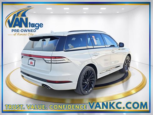 Used 2024 Lincoln Aviator Reserve w/ Equipment Group 201A image 6