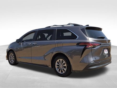 Used 2022 Toyota Sienna XLE FWD image 8