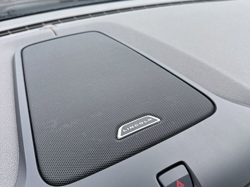 Used 2017 Lincoln Continental Reserve w/ Climate Package image 33