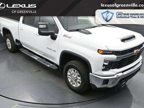 Used 2025 Chevrolet Silverado 2500 LT AWD/4WD image 46