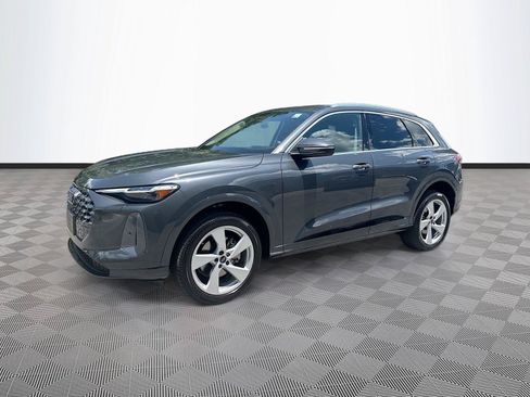 Certified 2025 Audi Q5 Premium AWD/4WD image 3