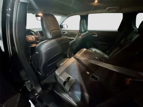 Used 2021 Jeep Cherokee Trailhawk image 20