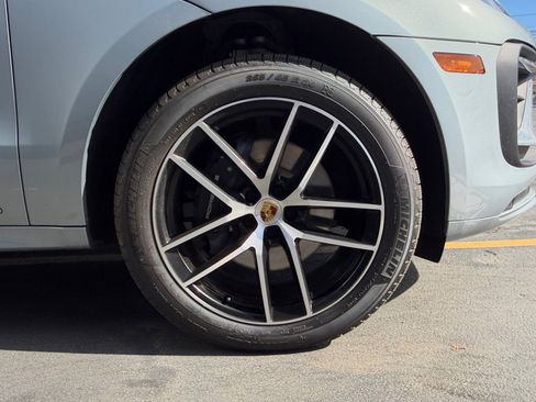 Certified 2025 Porsche Macan AWD/4WD image 15