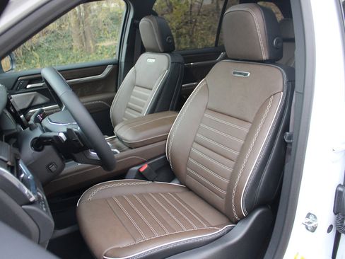 New 2026 GMC Acadia Denali Ultimate w/ LPO, All-Weather Package image 12