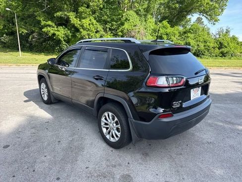 Used 2019 Jeep Cherokee Latitude w/ Cold Weather Group AWD/4WD image 5