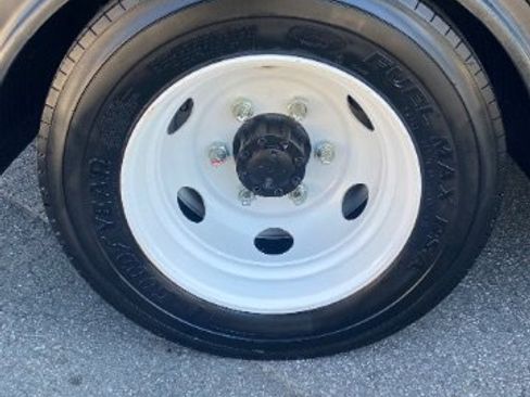 Used 2024 Isuzu NPR image 27