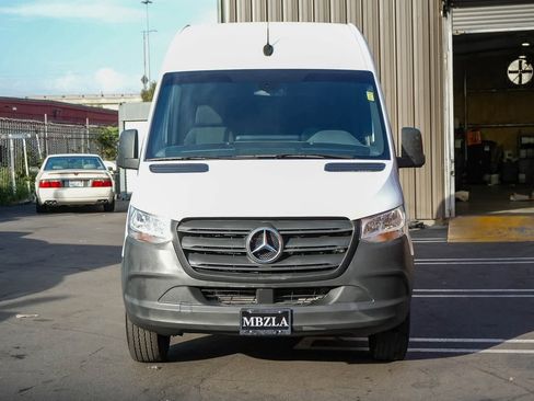 Used 2021 Mercedes-Benz Sprinter 2500 image 2