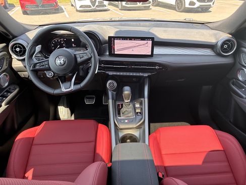 New 2026 Alfa Romeo Tonale Veloce w/ Quick Order Package 23H Volce AWD/4WD image 2