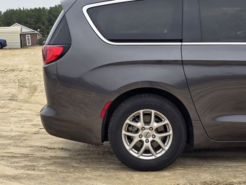 Used 2023 Chrysler Voyager LX image 8