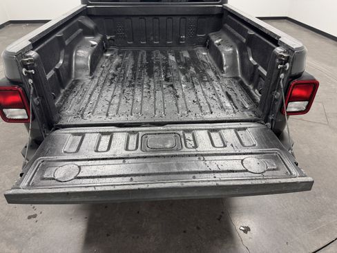 Used 2022 Jeep Gladiator Sport image 25
