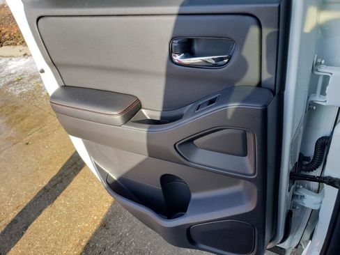 Certified 2025 Nissan Frontier PRO-4X w/ Pro Convenience Package image 16