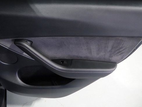 Used 2024 Tesla Model Y 2WD image 59