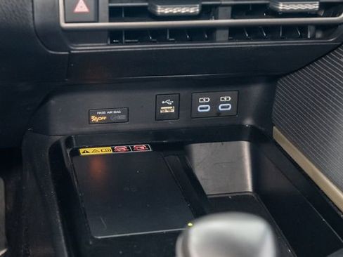 Used 2025 Toyota Camry SE FWD image 18