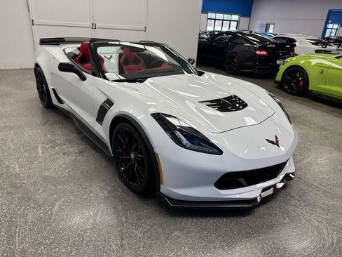 Used 2015 Chevrolet Corvette Z06 w/ 3LZ Preferred Equipment Group RWD image 5